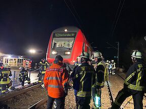 Artikelvorschaubild 23.12.2023 - Unfall auf Bahngleis / Zugevakuierung